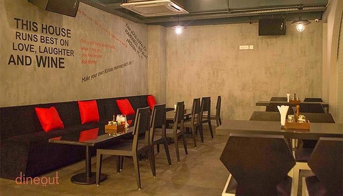 Uptown Cafe and Restaurant